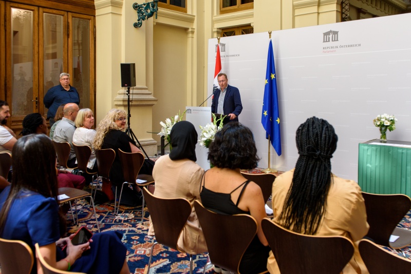 Leitender Sekretär des ÖGB Roland Pichler am Rednerpult