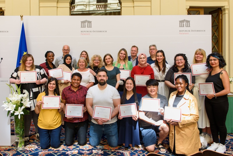 Gruppenfoto der TeilnehmerInnen des Internationalen Gewerkschaftslehrganges 2022