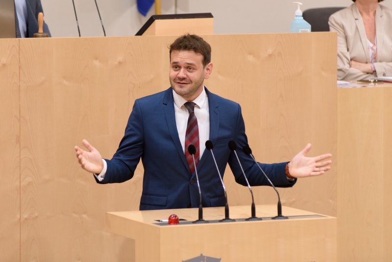 Bundesrat Sascha Obrecht (SPÖ) am Rednerpult