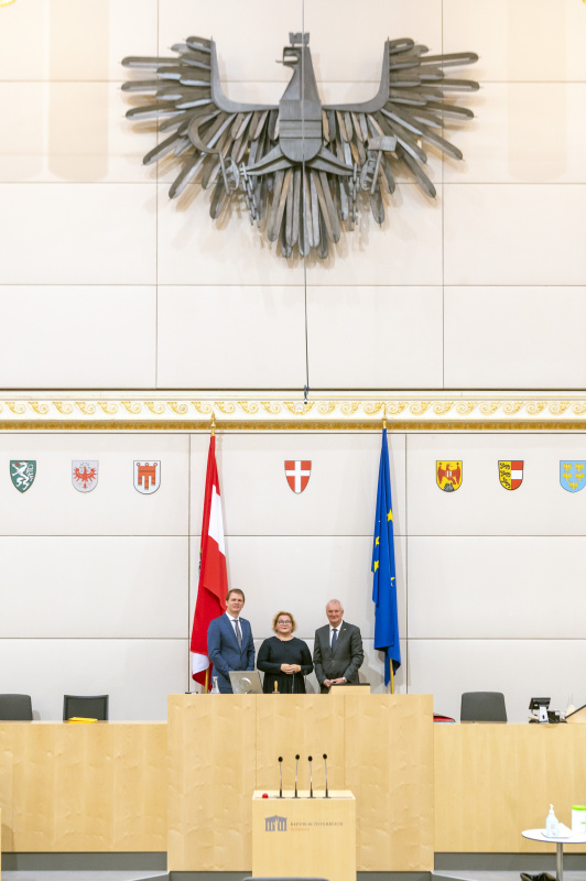 Von links: Vizepräsident des Bundesrates Bernhard Hirczy (ÖVP), Präsidentin des Bundesrates Korinna Schumann (SPÖ), Vizepräsident des Bundesratest Günther Novak (SPÖ)