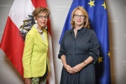 Von links: Präsidentin des Österreichischen Seniorenrates Ingrid Korosec, Zweite Nationalratspräsidentin Doris Bures (SPÖ)