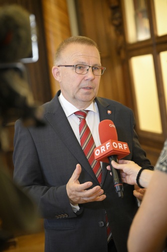 Der slowakische Vizeparlamentspräsident Milan Laurenčik  beim Interview