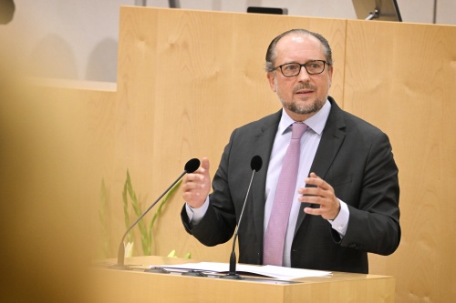 Begrüßung durch Außenminister Alexander Schallenberg (ÖVP)