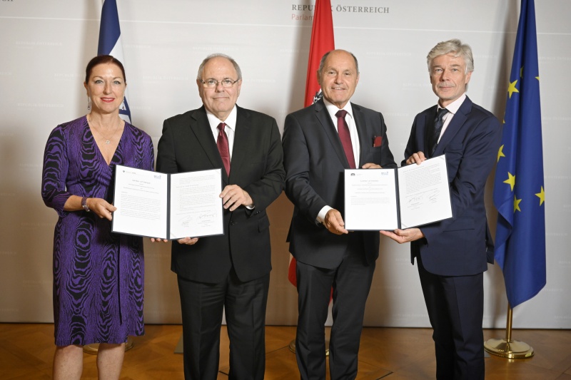 Von links: Generalsekretärin des Nationalfonds und des Allgemeinen Entschädigungsfonds Hannah Lessing, Dani Dayan, Nationalratspräsident Wolfgang Sobotka (ÖVP), Parlamentsdirektor Harald Dossi