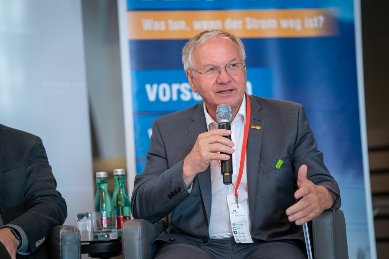 Wortmeldung bei der Podiumsdisskusion von Bürgermeister Feldbach Josef Ober.