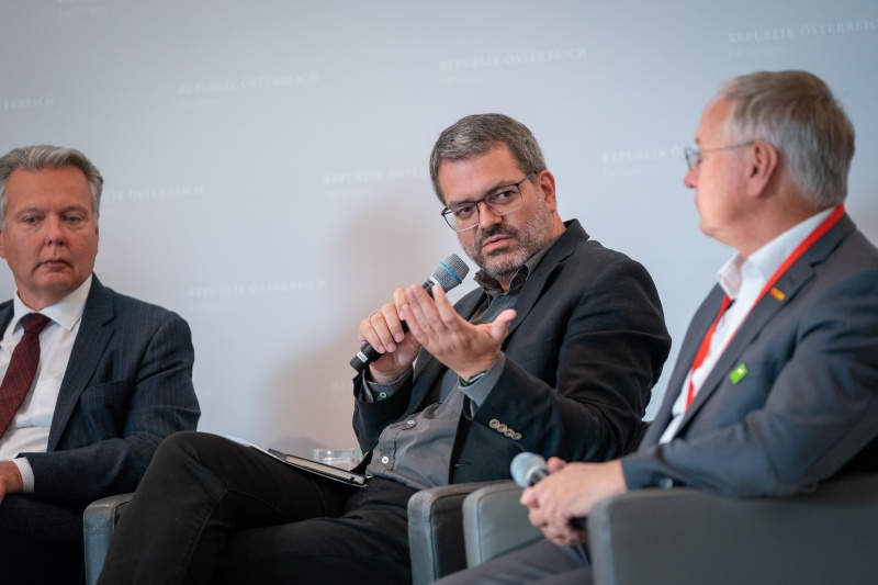 Wortmeldung bei der Podiumsdisskusion von Jaro Krieger-Lamina - Österreichische Akademie der Wissenschaften.