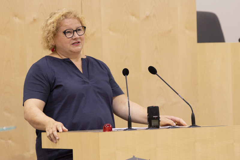 Eröffnungsworte durch Bundesratspräsidentin Korinna Schumann (SPÖ)