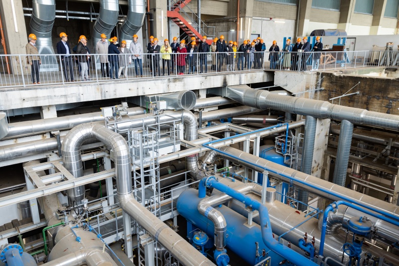 Geführter Rundgang mit Mitgliedern des Bundesrates durch das Kraftwerk Simmering. Besichtigung der Großwärmepumpe