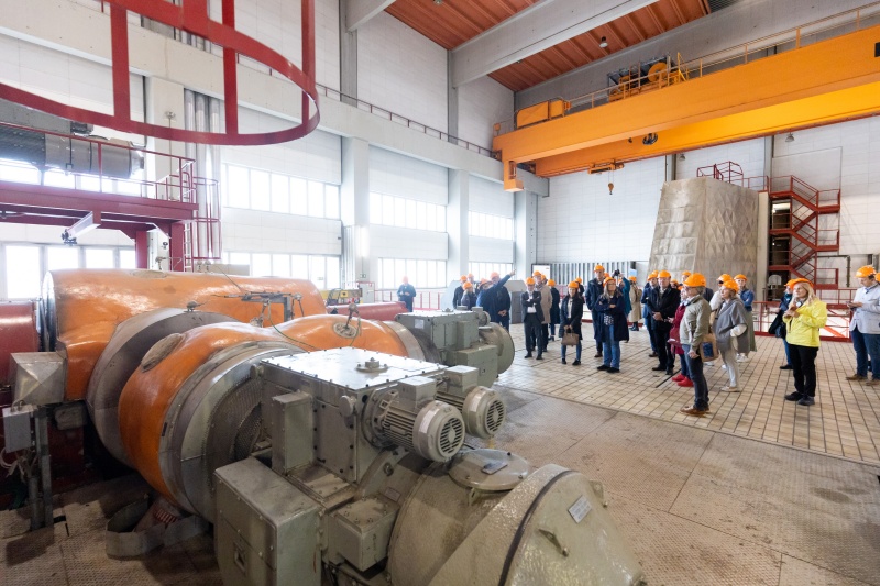 Geführter Rundgang mit Mitgliedern des Bundesrates durch das Kraftwerk Simmering, hier beim Gaskraftwerk