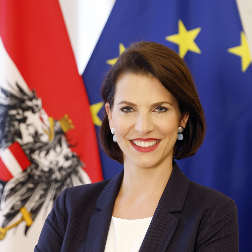 Edtstadler Karoline, Mag. | Parlament Österreich