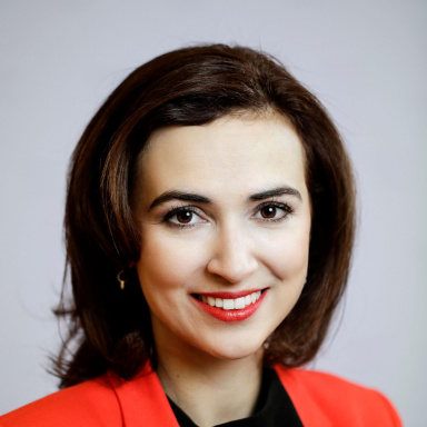Portraitfoto von Dr. Alma Zadić, LL.M.