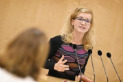 Nationalratsabgeordnete Eva Maria Holzleitner (SPÖ) am Rednerpult
