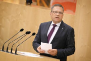 Klubobmann August Wöginger (ÖVP) am Rednerpult