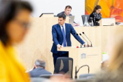 Nationalratsabgeordneter Hannes Amesbauer (FPÖ) am Rednerpult