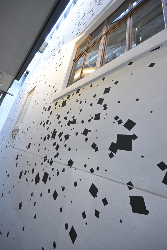 Kunstinstallation Esther Stocker - Wandmalerei