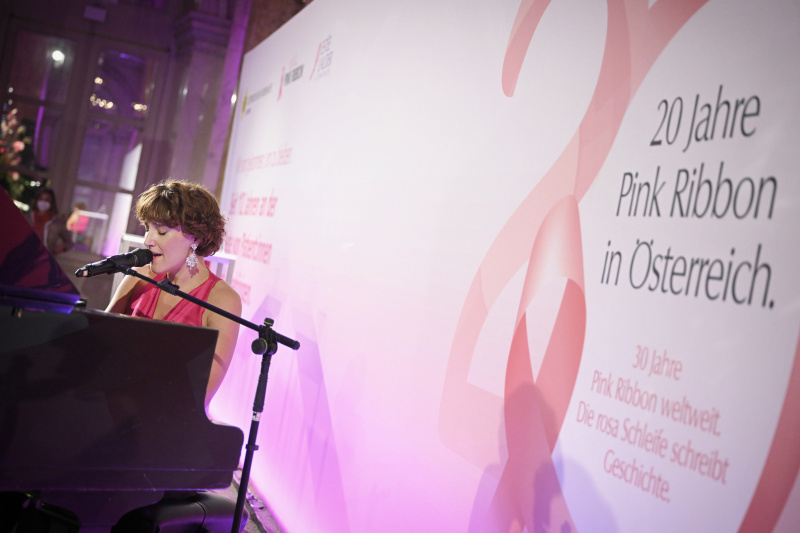 Musikalische Umrahmung durch Ina Regen