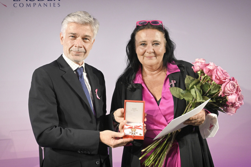 Von links: Parlamentsdirektor Harald Dossi, Geschäftsführerin Österreichische Krebshilfe Doris Kiefhaber