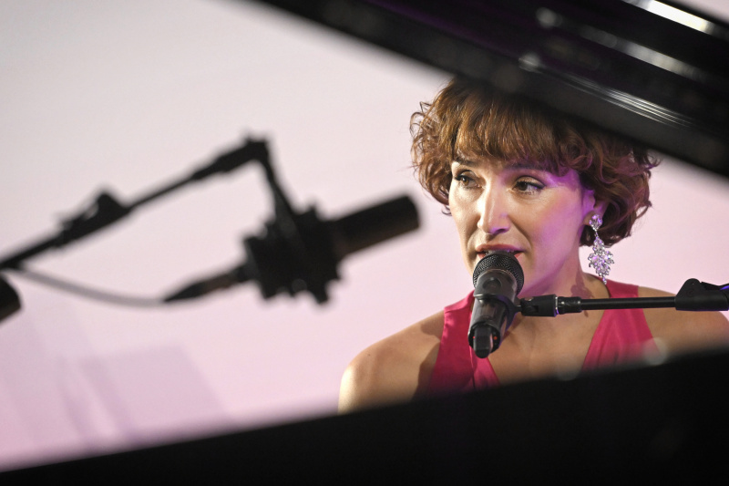 Musikalische Umrahmung durch Ina Regen