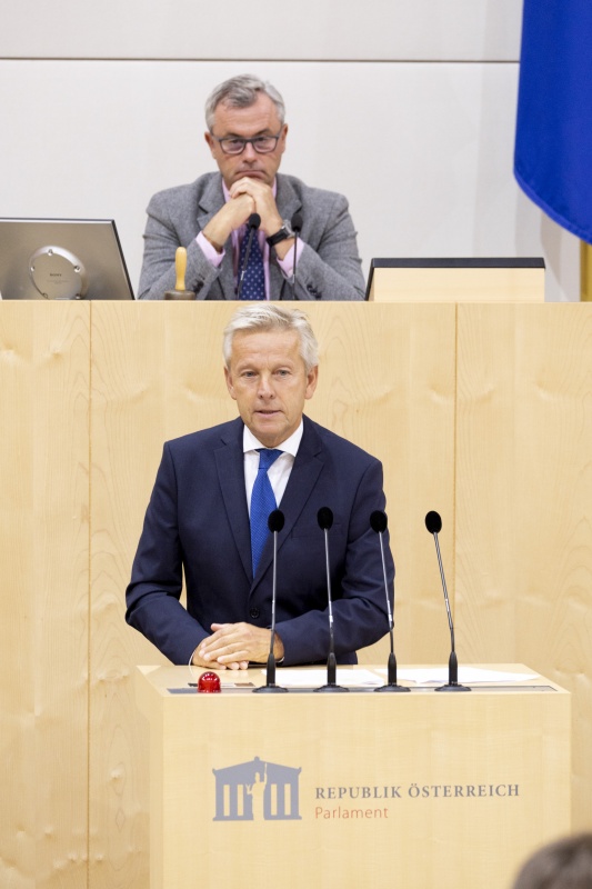 Am Rednerpult Nationalratsabgeordneter Reinhold Lopatka (ÖVP)