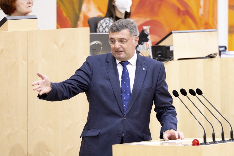 Am Rednerpult Nationalratsabgeordneter Jörg Leichtfried (SPÖ)