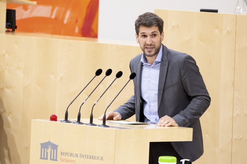 Am Rednerpult Nationalratsabgeordneter Lukas Hammer (GRÜNE)