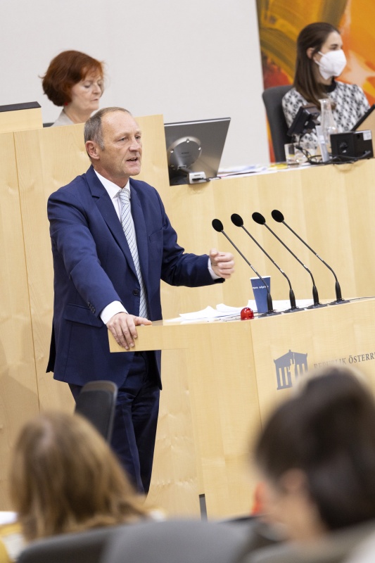 Am Rednerpult Nationalratsabgeordneter Axel Kassegger (FPÖ)