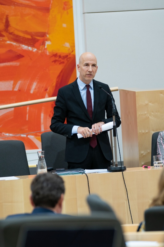 Auf der Regierungsbank Arbeitsminister Martin Kocher (ÖVP)