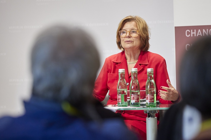 Moderation durch Edit Schlaffer Vorsitzende Women without Borders