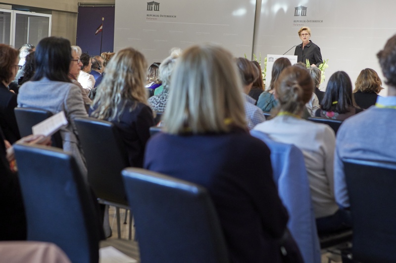 Begrüßung durch Parlamentsvizedirektorin Susanne Janistyn-Novák