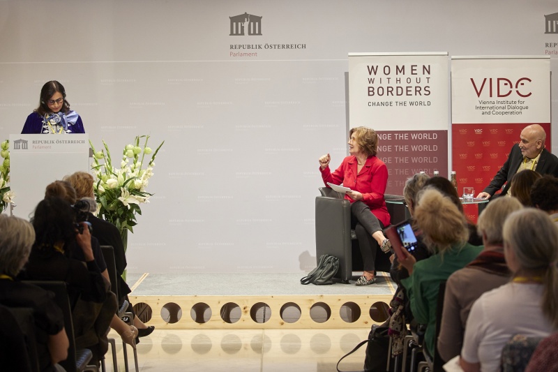 Von links: Botschafterin der Islamischen Republik Afghanistan in Österreich Maniza Bakhtari, Edit Schlaffer Vorsitzende Women without Borders, Michael Fanizadeh Projektkoordinator, Vienna Institute for International Dialogue and Cooperation