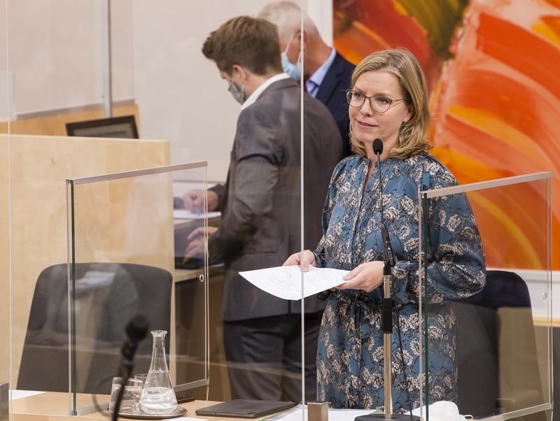 Auf der Regierungsbank: Infrastrukturministerin Leonore Gewessler (G)