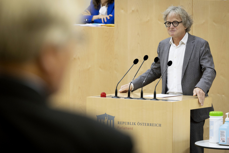 Am Rednerpult Bundesrat Adi Gross (GRÜNE)
