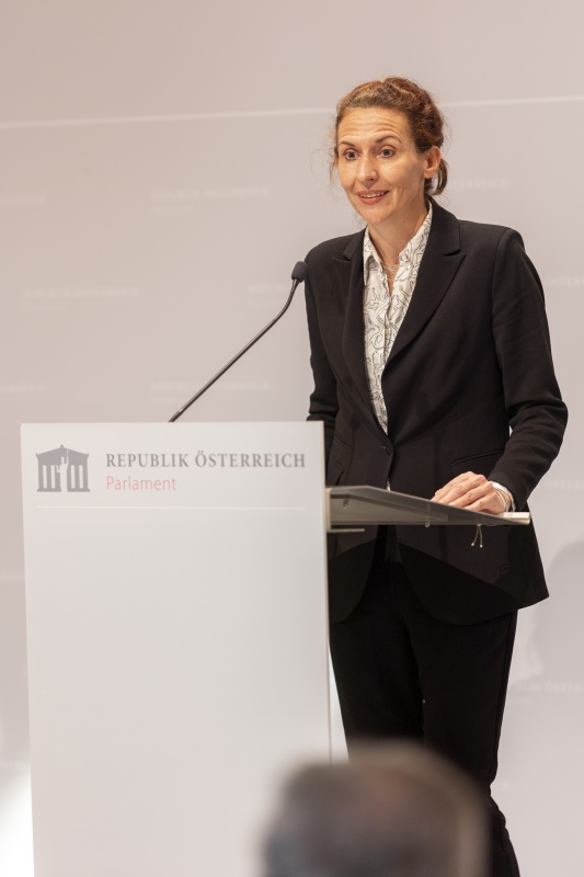 Am Rednerpult: Angelika Hable...