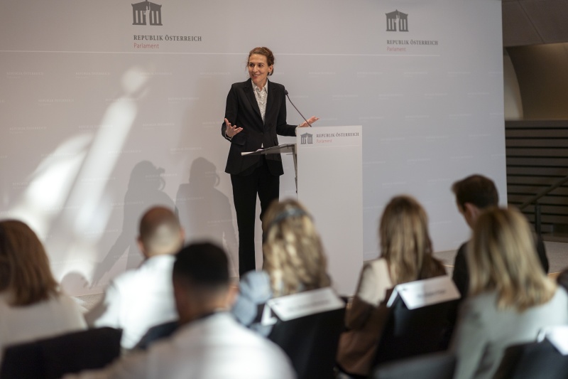 Am Rednerpult: Angelika Hable