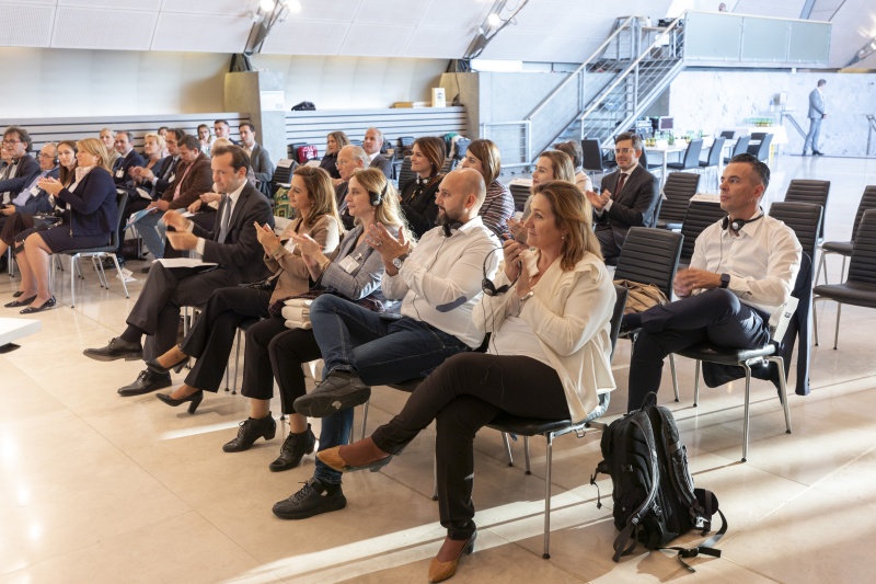 Blick Richtung Veranstaltungsteilnehmer:innen