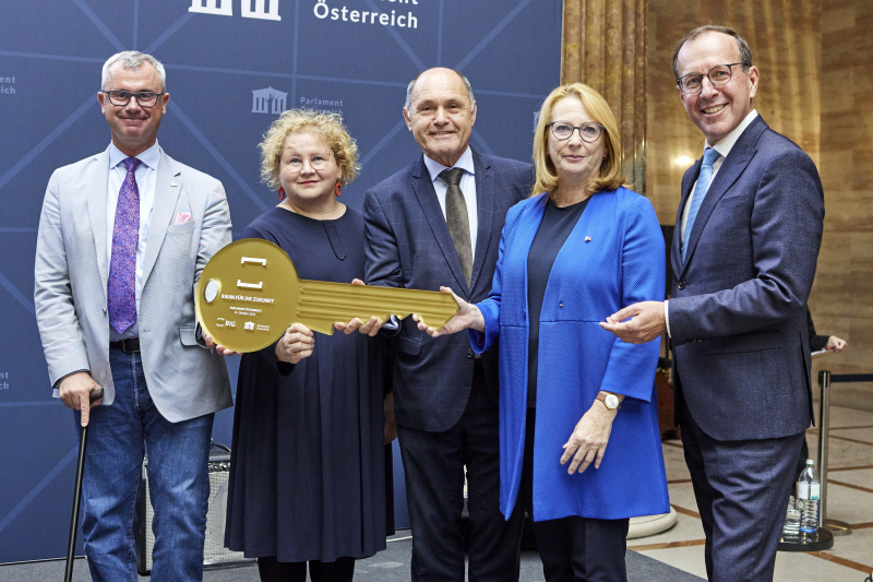 Von links: Dritter Nationalratspräsident Norbert Hofer (FPÖ), Bundesratspräsidentin Korinna Schumann (SPÖ), Nationalratspräsident Wolfgang Sobotka (ÖVP), Zweite Nationalratspräsidentin Doris Bures (SPÖ), Geschäftsführer Bundesimmobiliengesellschaft m.b.H Wolfgang Gleissner