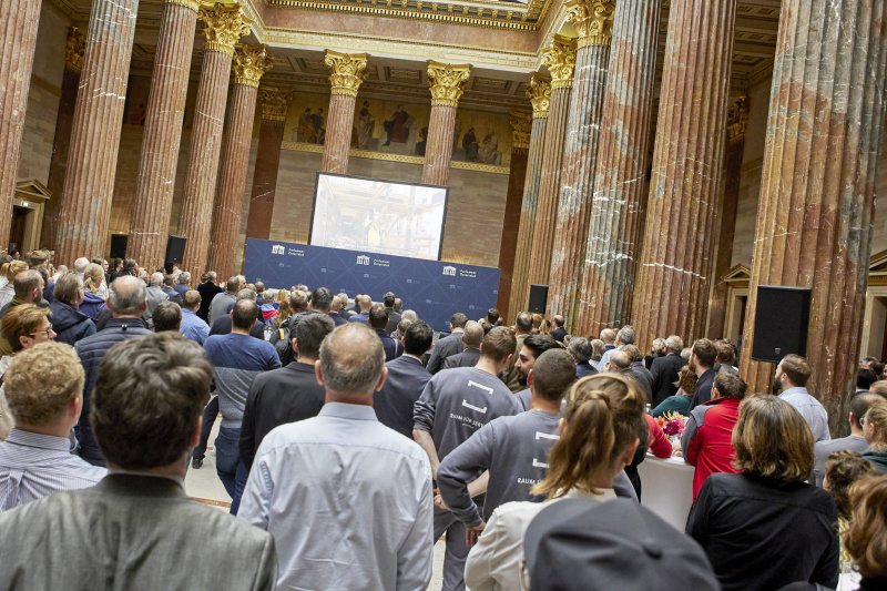 Blick Richtung Veranstaltunsteilnehmer:innen