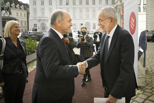 Von links: Nationalratspräsident Wolfgang Sobotka (ÖVP) begrüßt Bundespräsident Alexander Van der Bellen