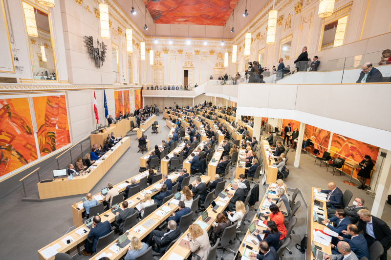 Blick ins Plenum. Finanzminister Magnus Brunner (ÖVP) bei seiner Budgetrede