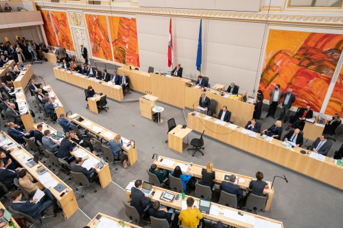 Blick ins Plenum. Finanzminister Magnus Brunner (ÖVP) bei seiner Budgetrede