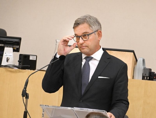 Finanzminister Magnus Brunner (ÖVP) bei seiner Rede