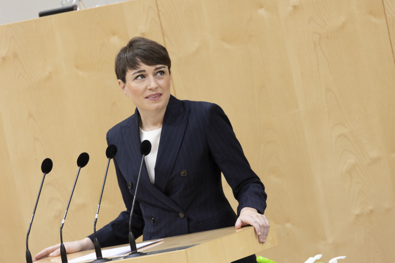 Klubobfrau Sigrid Maurer (GRÜNE) am Rednerpult