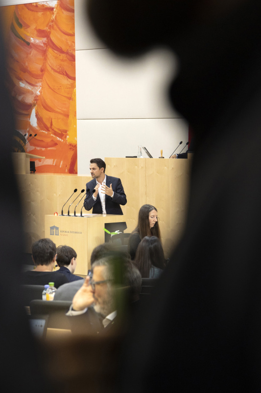 Nationalratsabgeordneter Jakob Schwarz (GRÜNE) am Rednerpult