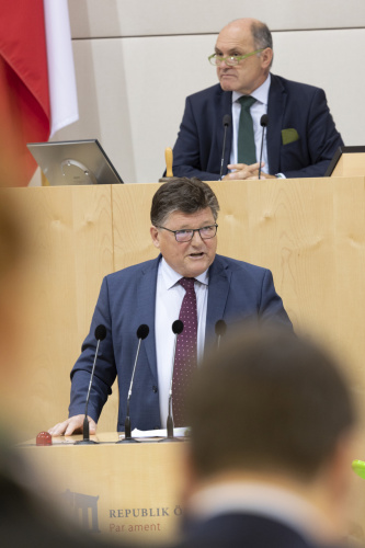 Nationalratspräsident Wolfgang Sobotka (ÖVP) am Präsidium, Nationalratsabgeordneter Rainer Wimmer (SPÖ)