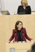 Am Präsidium Zweite Nationalratspräsidentin Doris Bures (SPÖ), Nationalratsabgeordnete Corinna Scharzenberger (ÖVP)