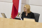 Am Präsidium Zweite Nationalratspräsidentin Doris Bures (SPÖ)