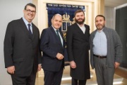 Von links: Präsident der Israelitischen Kultusgemeinde Wien Oskar Deutsch, Nationalratspräsident Wolfgang Sobotka (ÖVP), Rabbiner der JRCV Moshe Kolomoitsev, Maxim Slutski