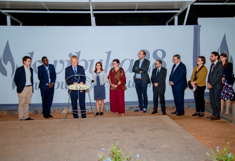 Österreichische Delegation unter der Leitung von Reinhold Lopatka (ÖVP) bei der Kranzniederlegung