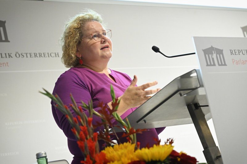 Einleitende Worte durch Bundesratspräsidentin Korinna Schumann (SPÖ)