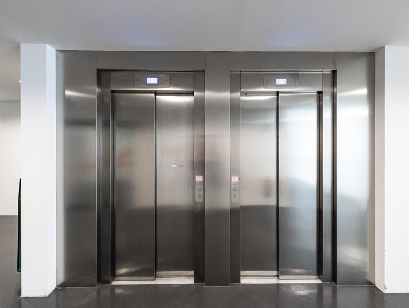 Aufzug im Pavillon Hof